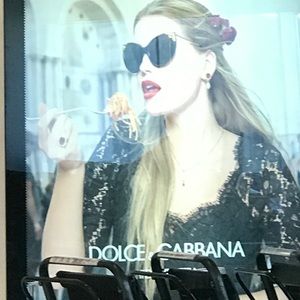 Meet your Posher, Esther